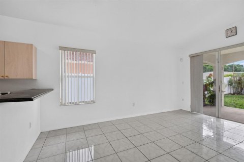 Villa ou maison à vendre à Dania Beach, Floride: 3 chambres, 231.14 m2 № 2402081 - photo 11