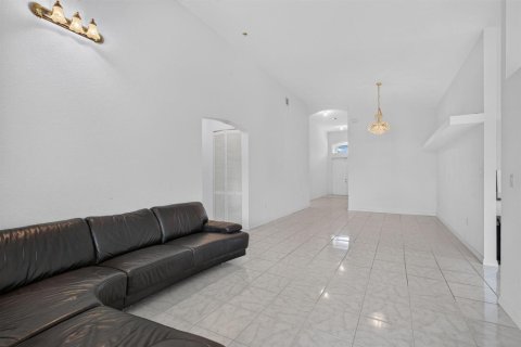 Villa ou maison à vendre à Dania Beach, Floride: 3 chambres, 231.14 m2 № 2402081 - photo 10