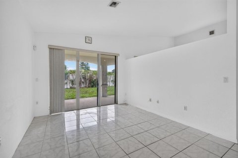 Villa ou maison à vendre à Dania Beach, Floride: 3 chambres, 231.14 m2 № 2402081 - photo 12