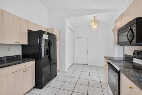 Villa ou maison à vendre à Dania Beach, Floride: 3 chambres, 231.14 m2 № 2402081 - photo 16