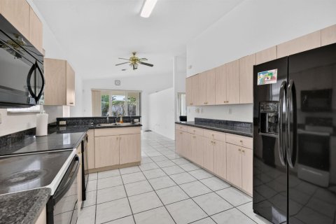 Villa ou maison à vendre à Dania Beach, Floride: 3 chambres, 231.14 m2 № 2402081 - photo 18