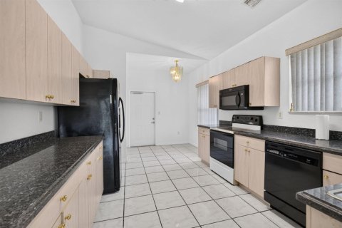 Villa ou maison à vendre à Dania Beach, Floride: 3 chambres, 231.14 m2 № 2402081 - photo 15