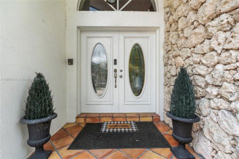 House in Miami, Florida 4 bedrooms, 305.56 sq.m. № 1878422 - photo 14