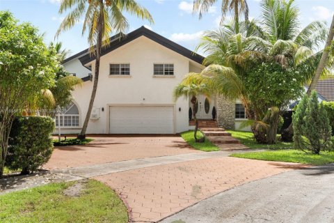 House in Miami, Florida 4 bedrooms, 305.56 sq.m. № 1878422 - photo 4
