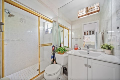 House in Miami, Florida 4 bedrooms, 305.56 sq.m. № 1878422 - photo 30