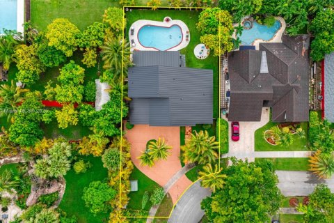 House in Miami, Florida 4 bedrooms, 305.56 sq.m. № 1878422 - photo 9