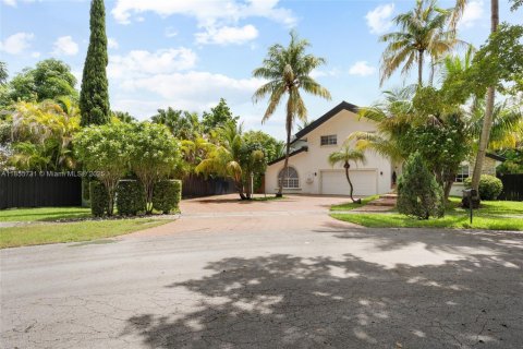 House in Miami, Florida 4 bedrooms, 305.56 sq.m. № 1878422 - photo 5