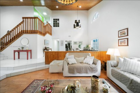 House in Miami, Florida 4 bedrooms, 305.56 sq.m. № 1878422 - photo 20