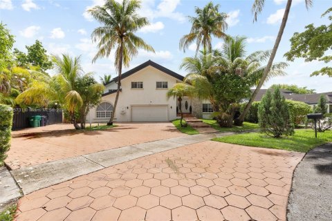 House in Miami, Florida 4 bedrooms, 305.56 sq.m. № 1878422 - photo 6