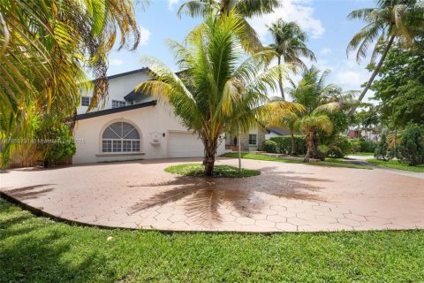 House in Miami, Florida 4 bedrooms, 305.56 sq.m. № 1878422 - photo 2
