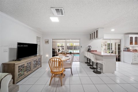 House in Miami, Florida 4 bedrooms, 305.56 sq.m. № 1878422 - photo 28