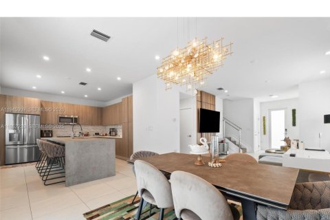 Villa ou maison à vendre à Doral, Floride: 4 chambres, 223.15 m2 № 2024400 - photo 7