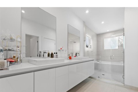 Villa ou maison à vendre à Doral, Floride: 4 chambres, 223.15 m2 № 2024400 - photo 8