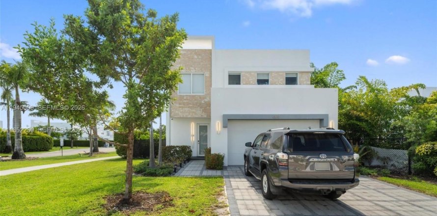 Villa ou maison à Doral, Floride 4 chambres, 223.15 m2 № 2024400
