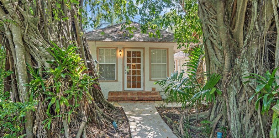 House in West Palm Beach, Florida 3 bedrooms, 227.98 sq.m. № 1075783