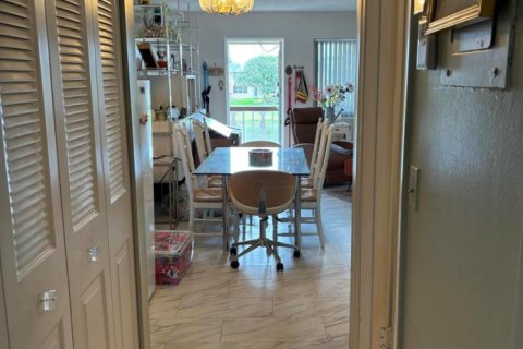 Condo in West Palm Beach, Florida, 1 bedroom  № 2387918 - photo 13
