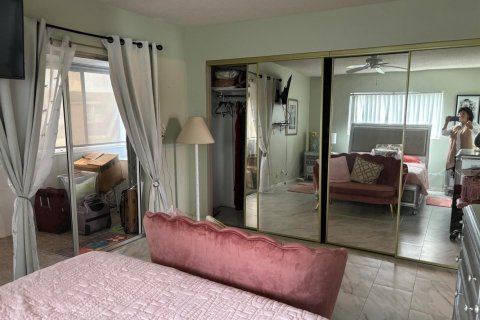 Condo in West Palm Beach, Florida, 1 bedroom  № 2387918 - photo 8