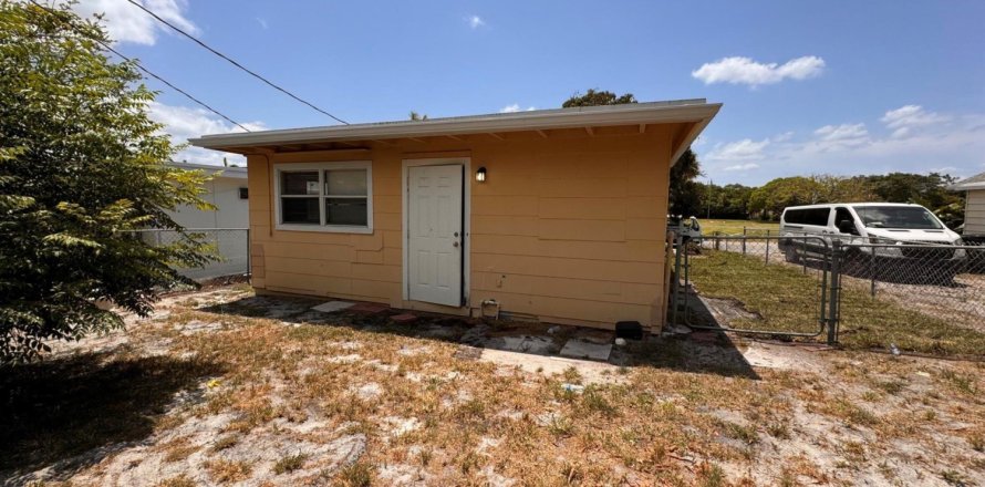 House in Lake Worth, Florida 2 bedrooms, 84.45 sq.m. № 1173156