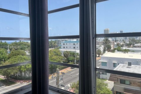 Кондоминиум с 1 спальней в Майами-Бич, Флорида № 2014347