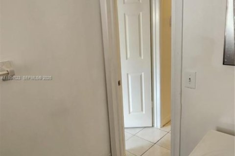 Apartamento en alquiler en Lake Worth, Florida, 3 dormitorios, 189.52 m2 № 1992909 - foto 10