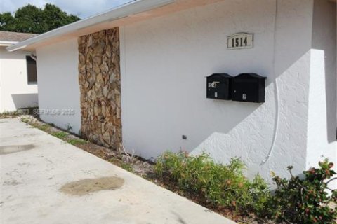 Apartamento en alquiler en Lake Worth, Florida, 3 dormitorios, 189.52 m2 № 1992909 - foto 1