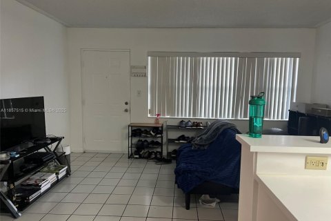 Condominio en alquiler en Miami, Florida, 1 dormitorio, 56.48 m2 № 1881726 - foto 8