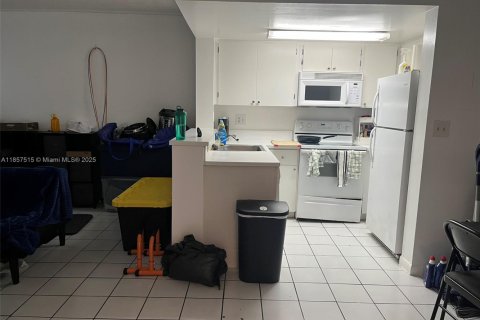 Condominio en alquiler en Miami, Florida, 1 dormitorio, 56.48 m2 № 1881726 - foto 3