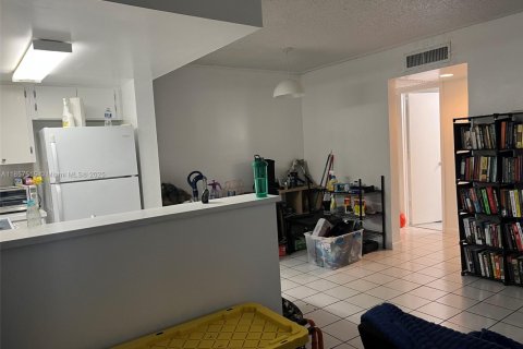Condominio en alquiler en Miami, Florida, 1 dormitorio, 56.48 m2 № 1881726 - foto 2