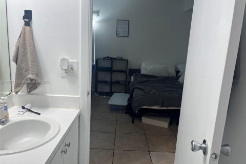 Condominio en alquiler en Miami, Florida, 1 dormitorio, 56.48 m2 № 1881726 - foto 11