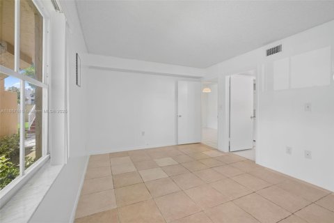 Condominio en alquiler en Miami, Florida, 1 dormitorio, 56.48 m2 № 1881726 - foto 24