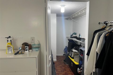 Condominio en alquiler en Miami, Florida, 1 dormitorio, 56.48 m2 № 1881726 - foto 16