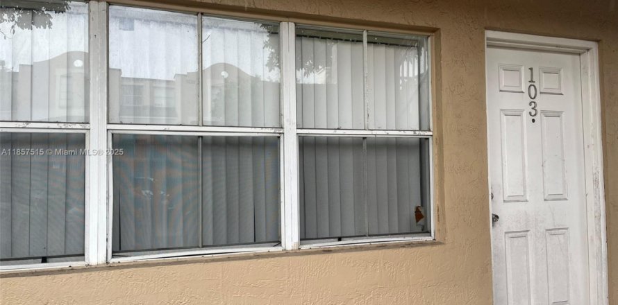 Condominio en Miami, Florida, 1 dormitorio № 1881726