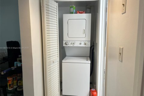 Condominio en alquiler en Miami, Florida, 1 dormitorio, 56.48 m2 № 1881726 - foto 4