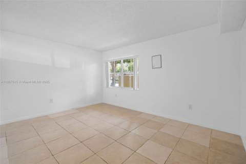 Condominio en alquiler en Miami, Florida, 1 dormitorio, 56.48 m2 № 1881726 - foto 22