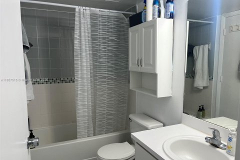 Condominio en alquiler en Miami, Florida, 1 dormitorio, 56.48 m2 № 1881726 - foto 12