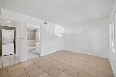 Condominio en alquiler en Miami, Florida, 1 dormitorio, 56.48 m2 № 1881726 - foto 23
