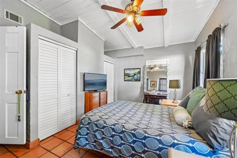 House in Sarasota, Florida 4 bedrooms, 180.79 sq.m. № 2430326 - photo 8
