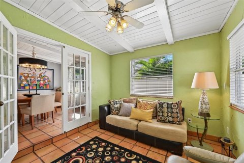 House in Sarasota, Florida 4 bedrooms, 180.79 sq.m. № 2430326 - photo 7