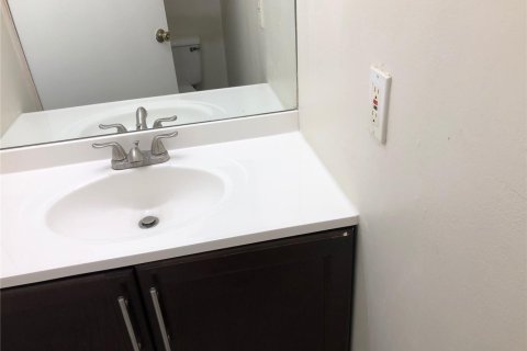 Townhouse in Sunrise, Florida 2 bedrooms, 97.55 sq.m. № 2381648 - photo 25