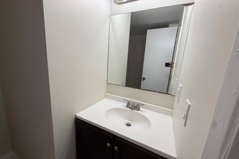 Townhouse in Sunrise, Florida 2 bedrooms, 97.55 sq.m. № 2381648 - photo 22