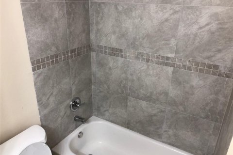 Townhouse in Sunrise, Florida 2 bedrooms, 97.55 sq.m. № 2381648 - photo 24