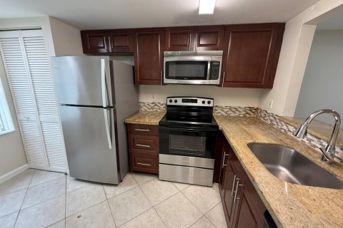 Townhouse in Sunrise, Florida 2 bedrooms, 97.55 sq.m. № 2381648 - photo 3