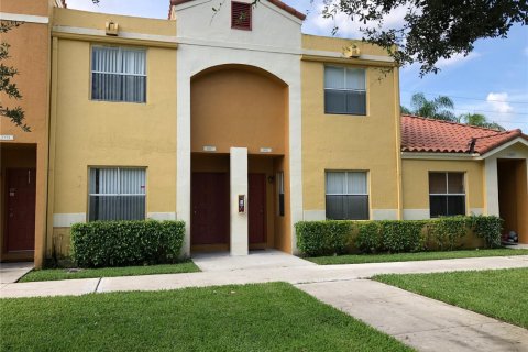 Townhouse in Sunrise, Florida 2 bedrooms, 97.55 sq.m. № 2381648 - photo 2