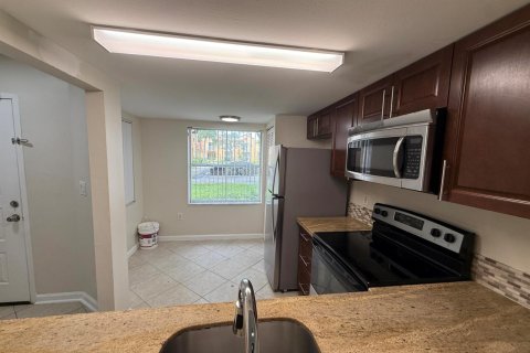 Townhouse in Sunrise, Florida 2 bedrooms, 97.55 sq.m. № 2381648 - photo 4