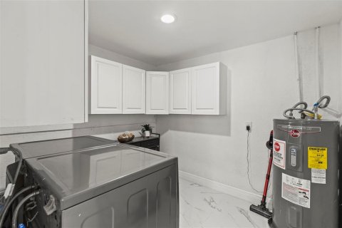 House in Valrico, Florida 4 bedrooms, 141.49 sq.m. № 1802420 - photo 19