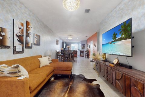 Touwnhouse à vendre à Homestead, Floride: 4 chambres, 178 m2 № 1928908 - photo 3