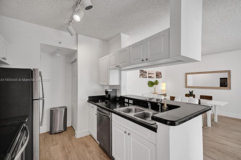 Купить кондоминиум в Санни-Айлс-Бич, Флорида 2 спальни, 84.26м2, № 2022574 - фото 10