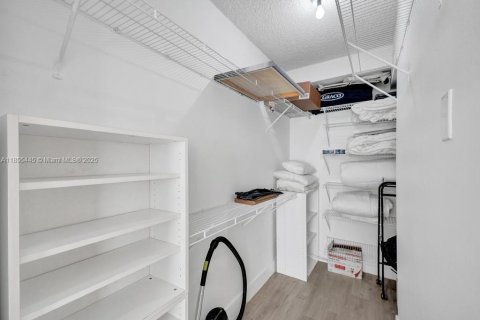 Купить кондоминиум в Санни-Айлс-Бич, Флорида 2 спальни, 84.26м2, № 2022574 - фото 15