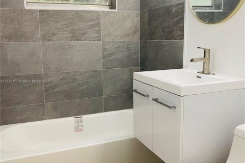 Casa en alquiler en Miami, Florida, 3 dormitorios, 145.11 m2 № 1924552 - foto 11