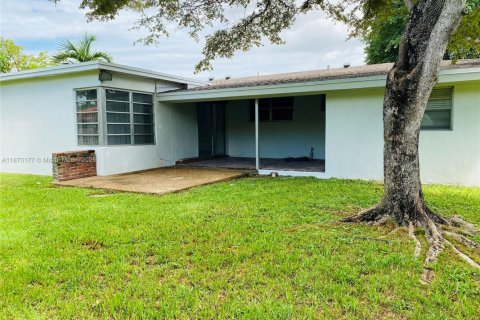 Casa en alquiler en Miami, Florida, 3 dormitorios, 145.11 m2 № 1924552 - foto 16